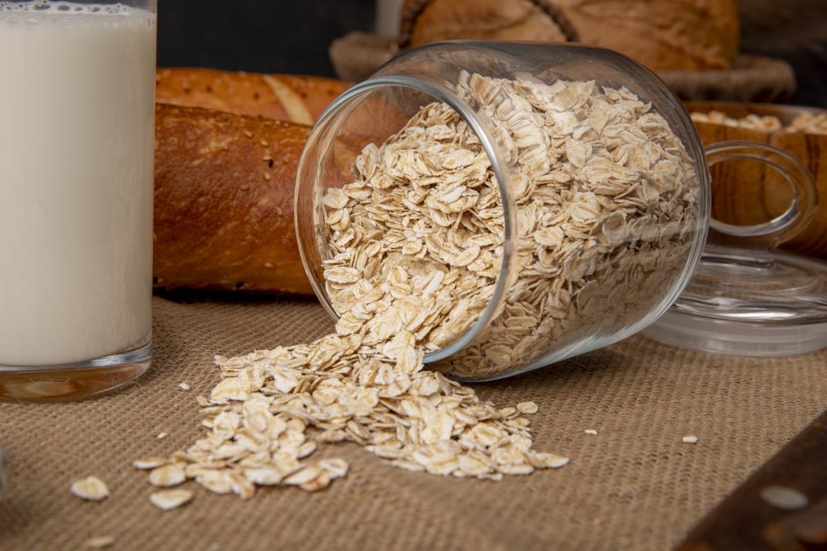 Czy płatki owsiane zapychają jelita? Sprawdź prawdę o owsiance