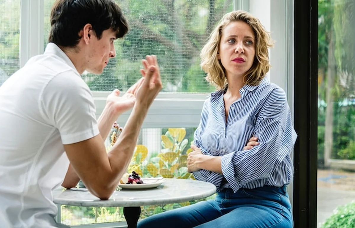 Para po kłótni w kawiarni