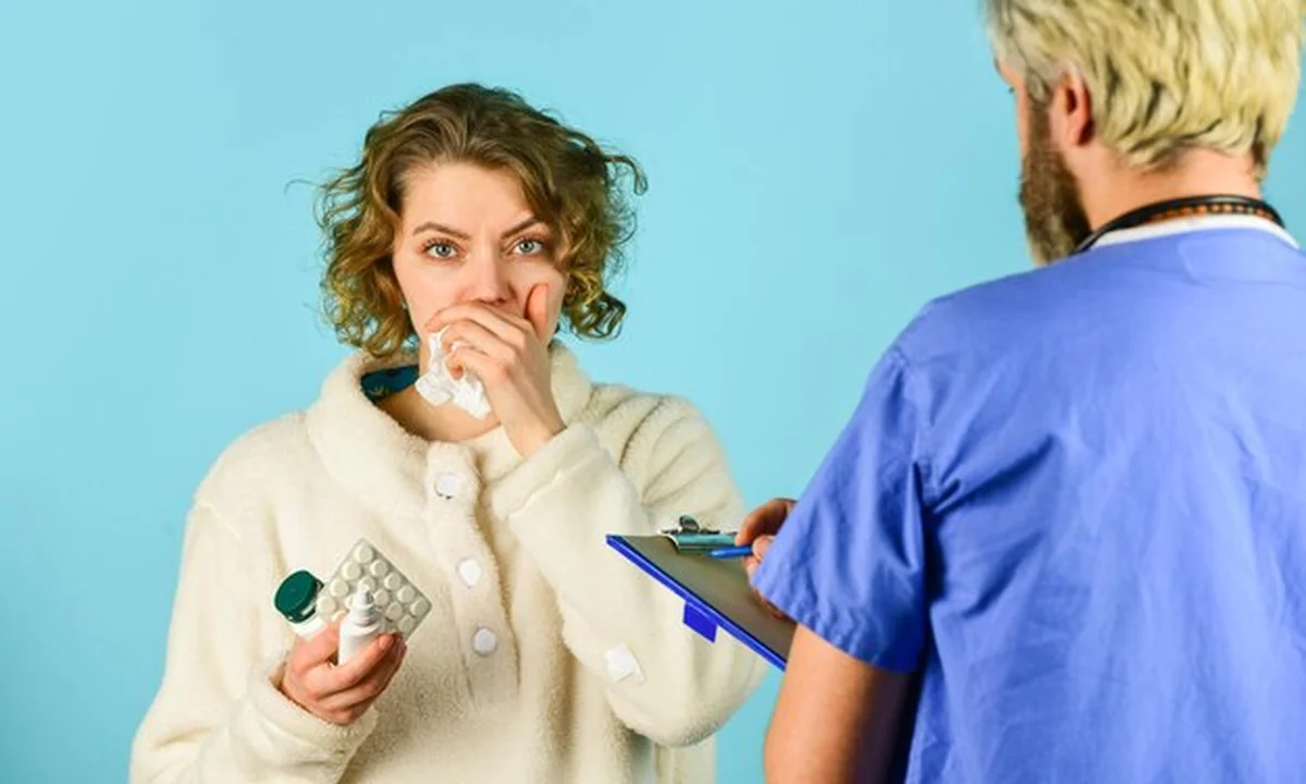 Lekarz komunikuje się z kobietą